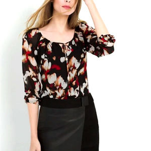 Like new! White House Black Market Floral print blouse Size 6